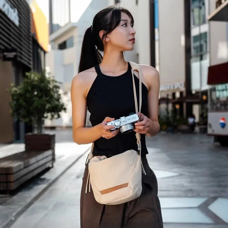 

Polyester lightweight cloud roll camera shoulder bag photography crossbody bag waterproof travel bag