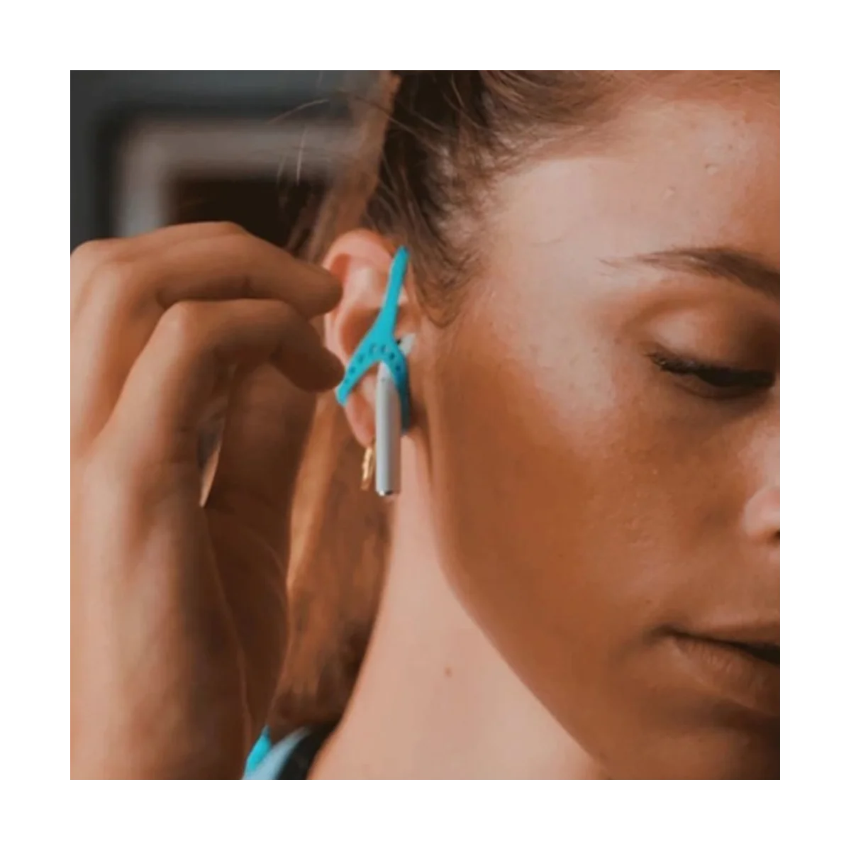 1 Pair Gray Bluetooth-Compatible Wireless Earphone Holders Anti-Drop Silicone Earbuds Anti Lost Headphones Holder