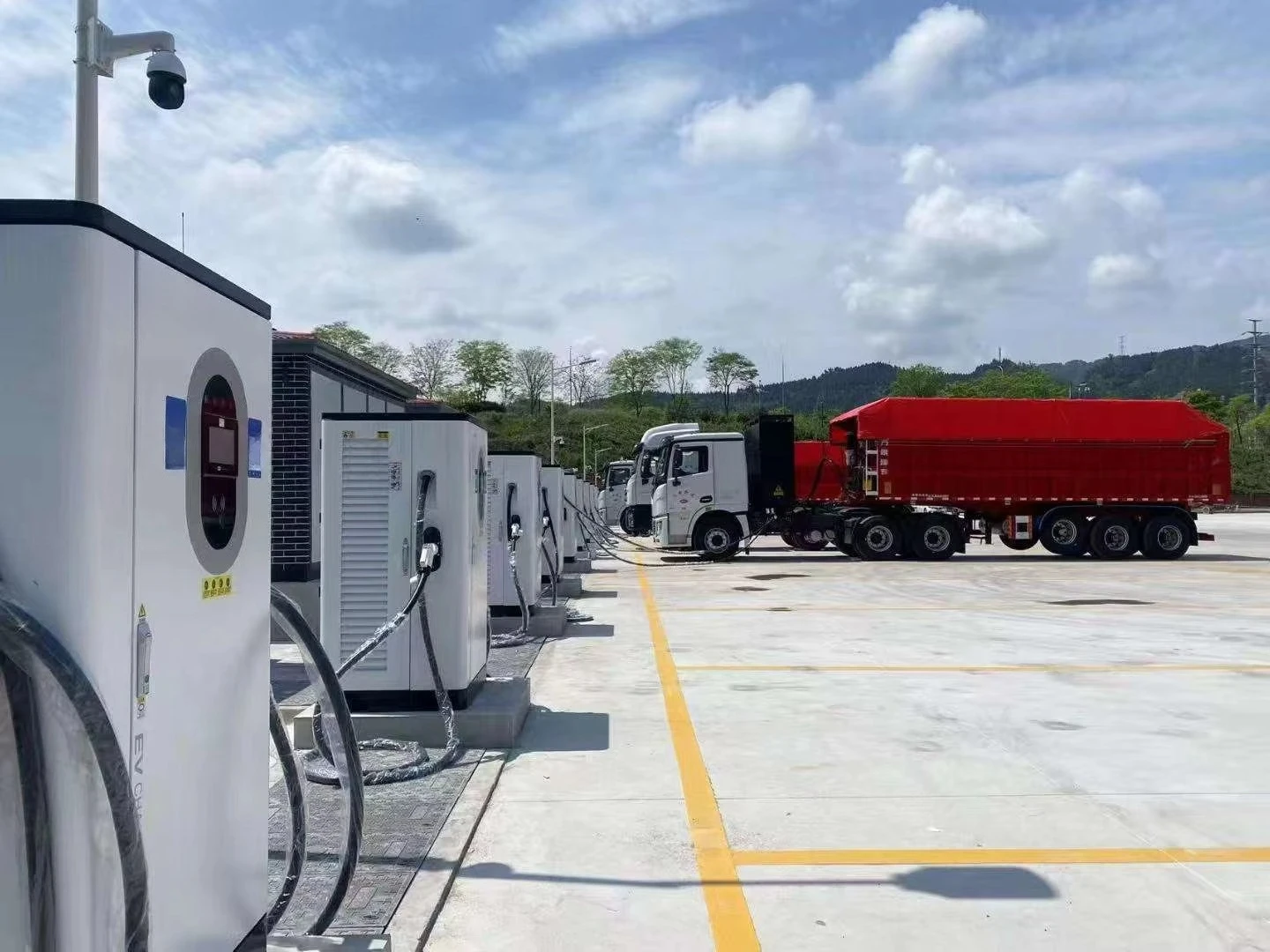 AMPPAL 160kw-320kw CCS1/CHAdeMO/Ccs2/GB/T Custom Integrated Four DC Fast Charging Station Forced Air Cooling IP54 Protection