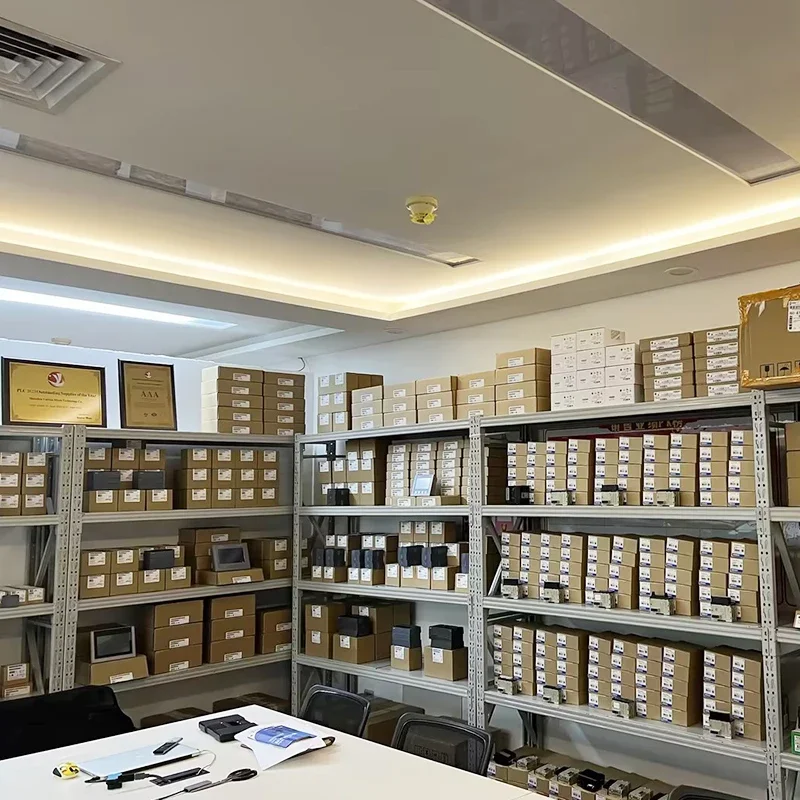 Nuovissimo controller di automazione originale con controller dedicato Plc Pac del modulo PLC NS8-TV00B-V2