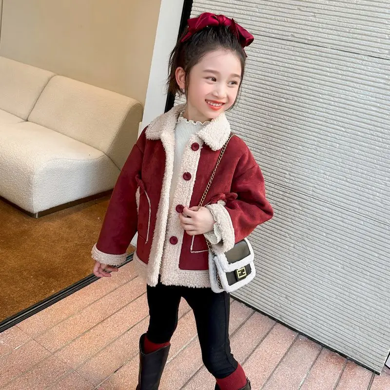 معطف شتوي مخملي من جلد الغزال للفتيات 2025 نمط جديد دافئ من الفرو الصناعي الأحمر للأطفال الصغار سترة شتوية أنيقة #5