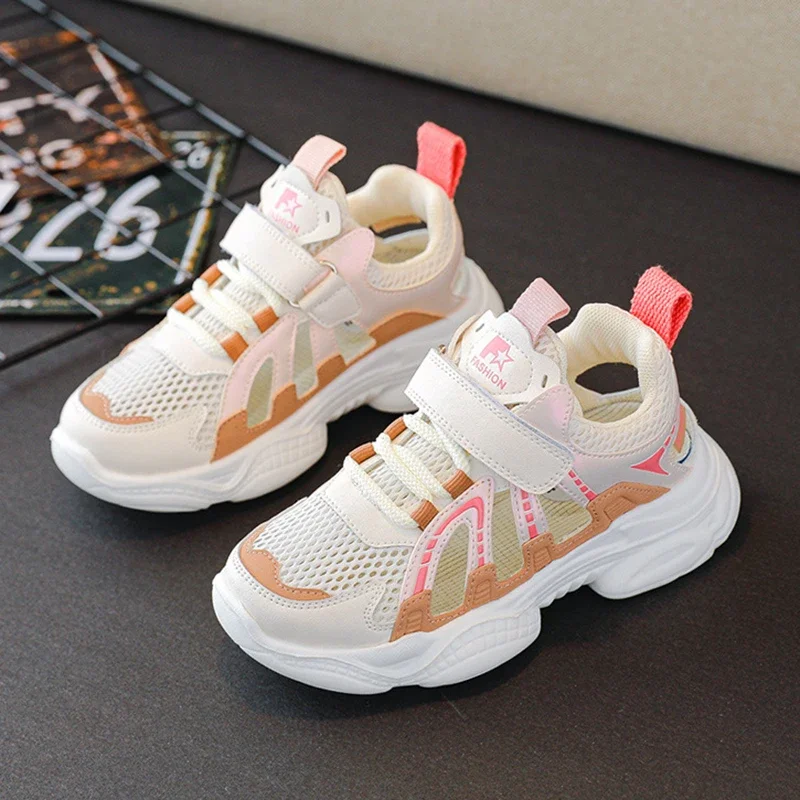 

Детская спортивная обувь, новинка 2023 года, повседневные кроссовки для девочек, летние дышащие и удобные полые студенческие кроссовки с сеткой