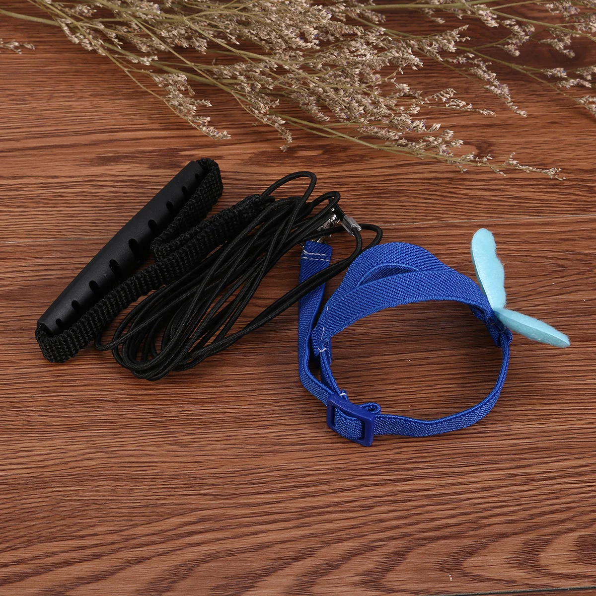 

Bird Harness Leash 2M Satin Wing Strap Metal Chain Bite-Proof Outdoor Flying Training Rope For Parrot Budgie Cockatiel Ostrich