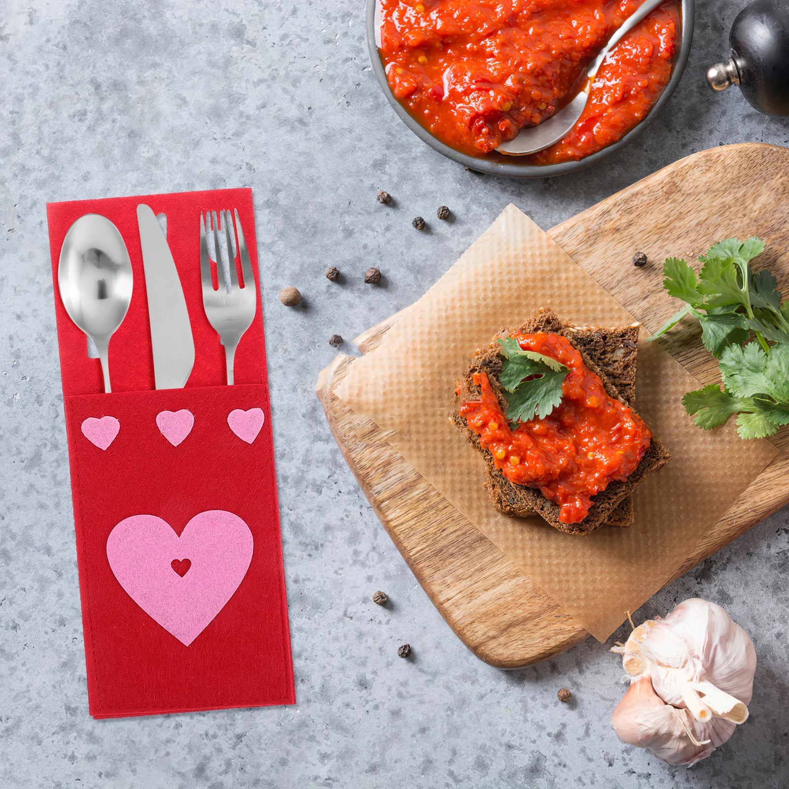 

4Pcs Valentine's Day Cutlery Bag Heart Design Flatware Holder and Large Capacity for Special Occasions