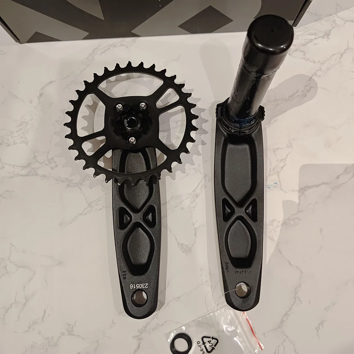 SRAM TRUVATIV DESCENDANT 6K DUB Crankset The DESCENDANT 6K crankset is compatible with the SRAM Eagle™ drivetrain systems