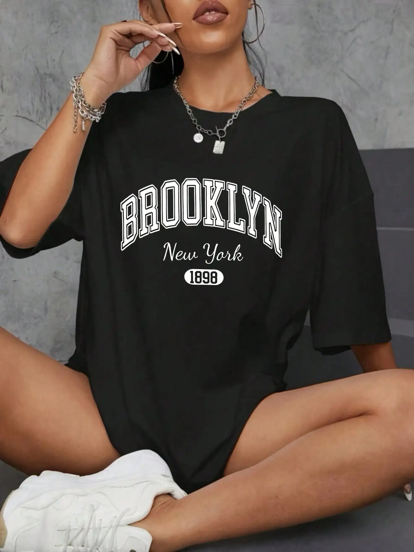 

Women's Casual Short Sleeve T-Shirt - Vibrant Green Brooklyn New York 1898 Graphic Print, Medium Stretch Round Neck