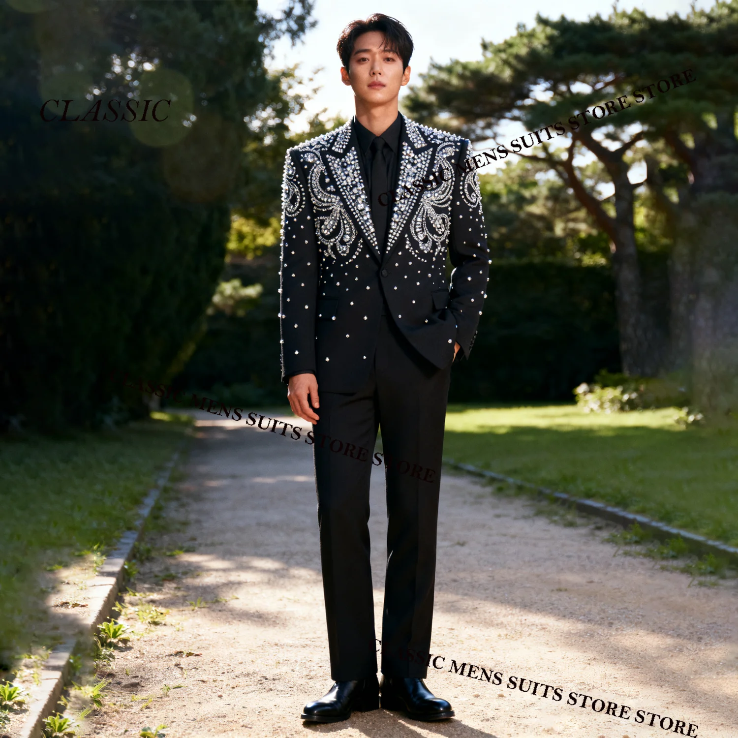 

Luxury Coat Style Men Suit 2 Piece Sets Groom Male Blazers Rhinestone Beaded Peaked Lapel Ropa hombre Customized Wedding Tuxedos