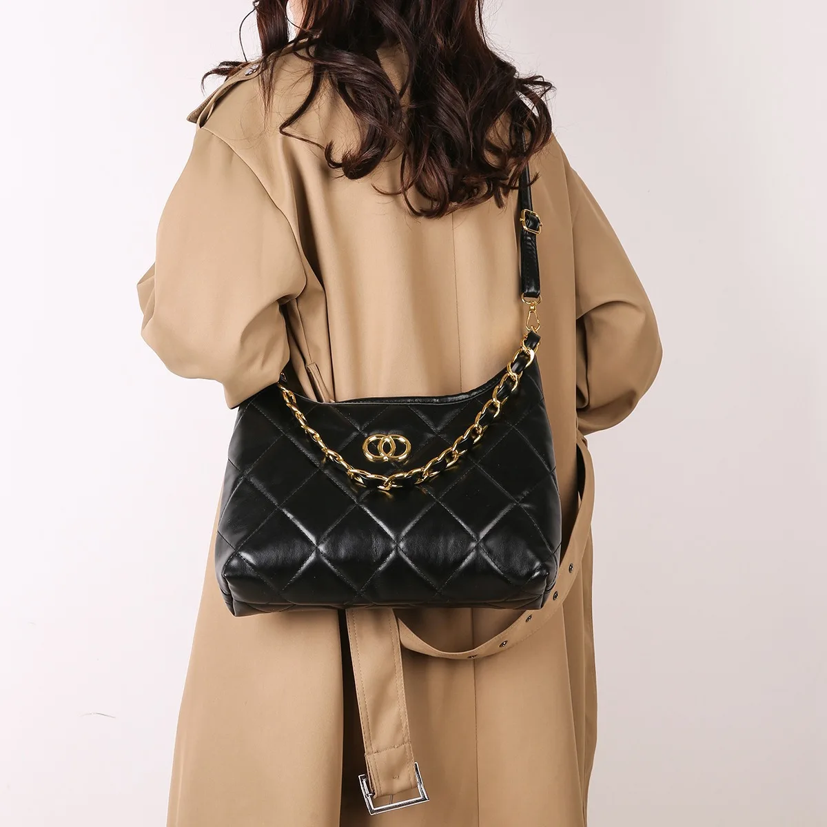 

Vintage Chain Tote Bag, Commuter Shoulder Purse, Women's Crossbody Day to Night Bag, Casual Sling Bag, Minimalist Leather Bag