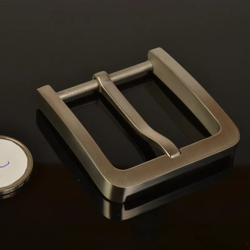 35 سنتيمتر/38 سنتيمتر التيتانيوم النقي دبوس مشبك حزام رجالي مشبك الرأس المضادة للصدأ ، مقاومة للعرق ، قوي ودائم مشبك حزام الموضة