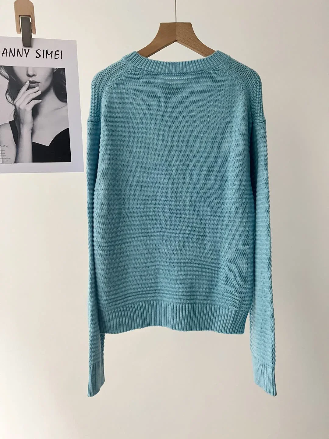 Blue V-neck ribbed texture knitted sweater for women's autumn and winter short turned flower thick knitted 51c