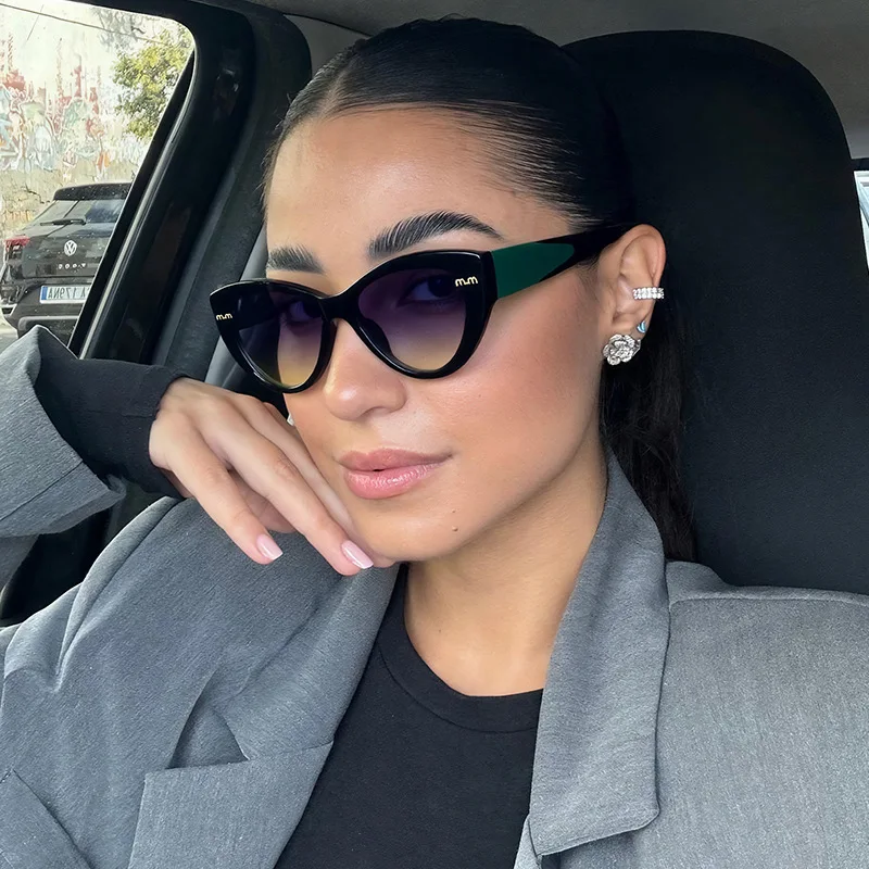 

New retro cat eye women's sunglasses, fashionable and luxurious butterfly shaped large frame sunglasses, outdoor sunshade glasse