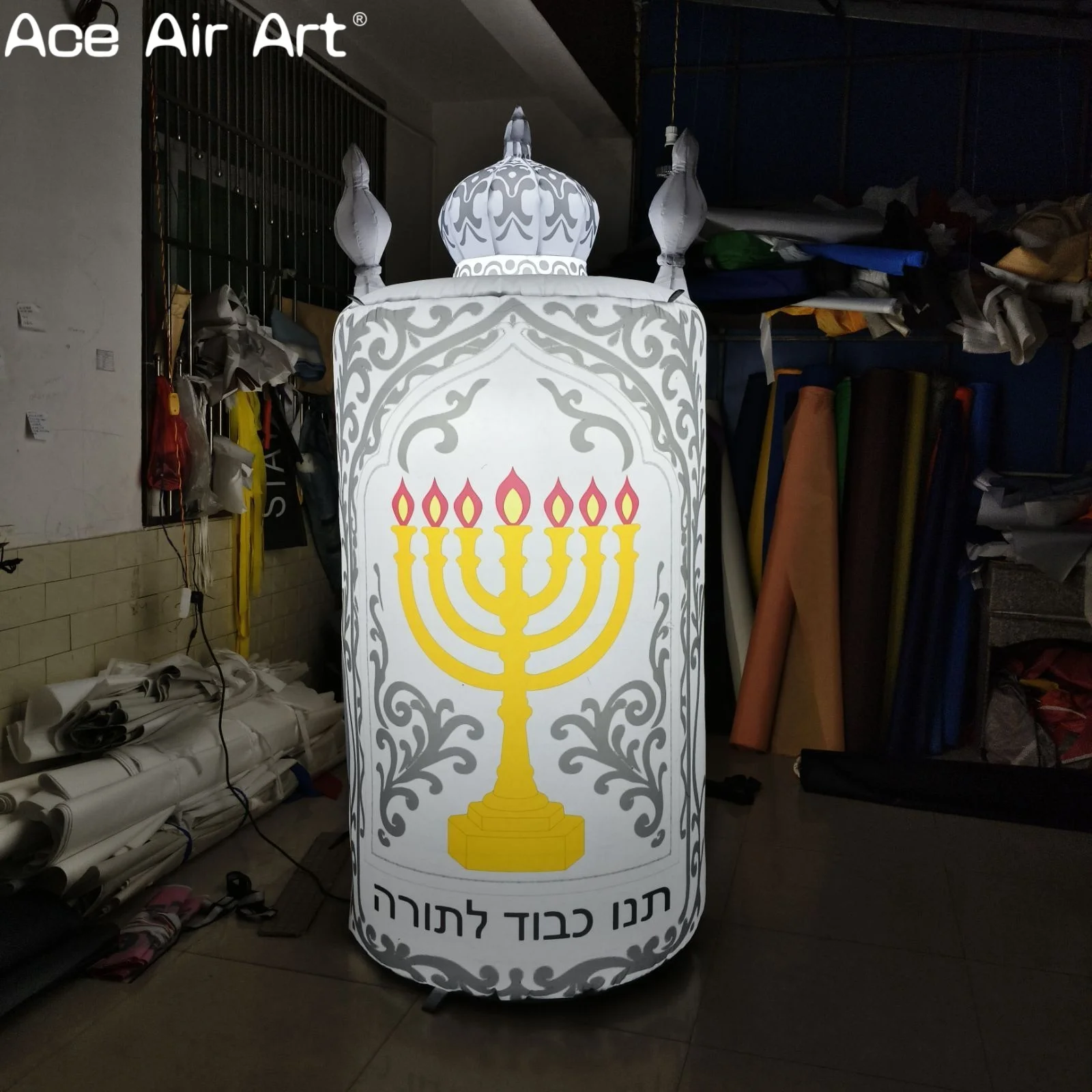 Opblaasbare scrollcilinder met kroon- en chanoeka-kaarsen LED-verlichte opblaasbare vakantiedecoratie voor Joodse festivals en evenementen