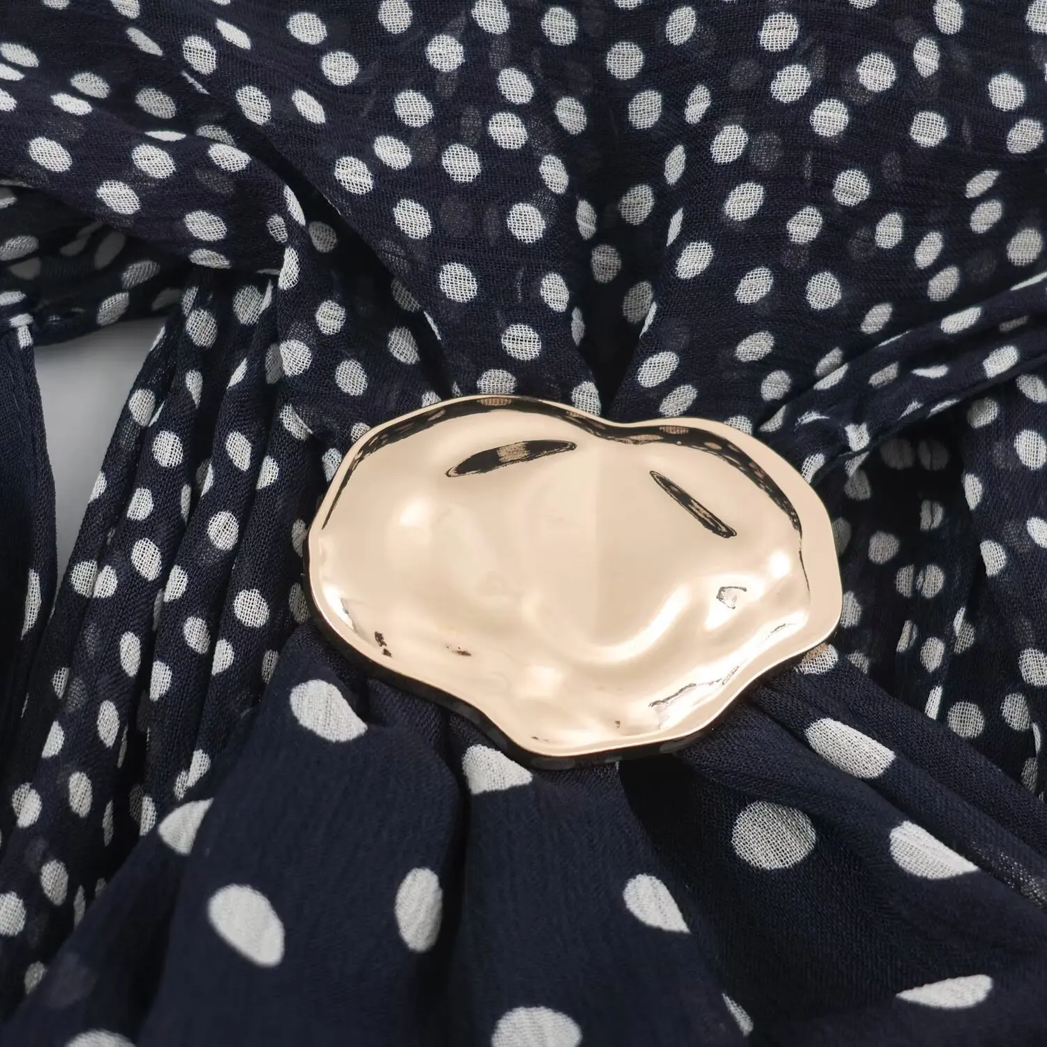 BSAY 2026 Vintage Elegantes Damen Polka Dot Halter-Midikleid mit Metallverzierung, geraffter Taille, plissiert, ärmellos, A-Linie, langes Kleid – Detail 7