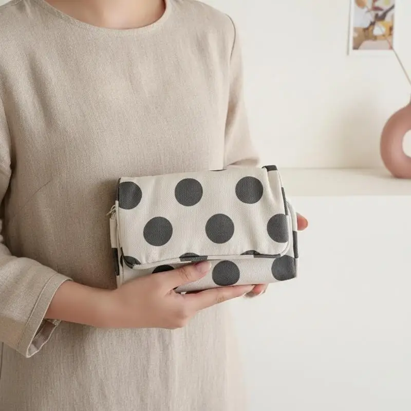 Große Kosmetiktasche mit Polka Dots und eingebautem Spiegel, tragbare, faltbare Reißverschluss-Make-up-Tasche, Reise-Schönheits-Aufbewahrungsorganizer für Frauen – Detail 1
