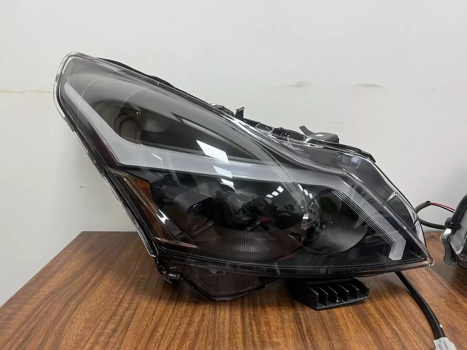 مجموعة مصابيح أمامية للسيارة لسيارة إنفينيتي G25 G35 G37 DRL ضوء النهار الجري إشارة الانعطاف
