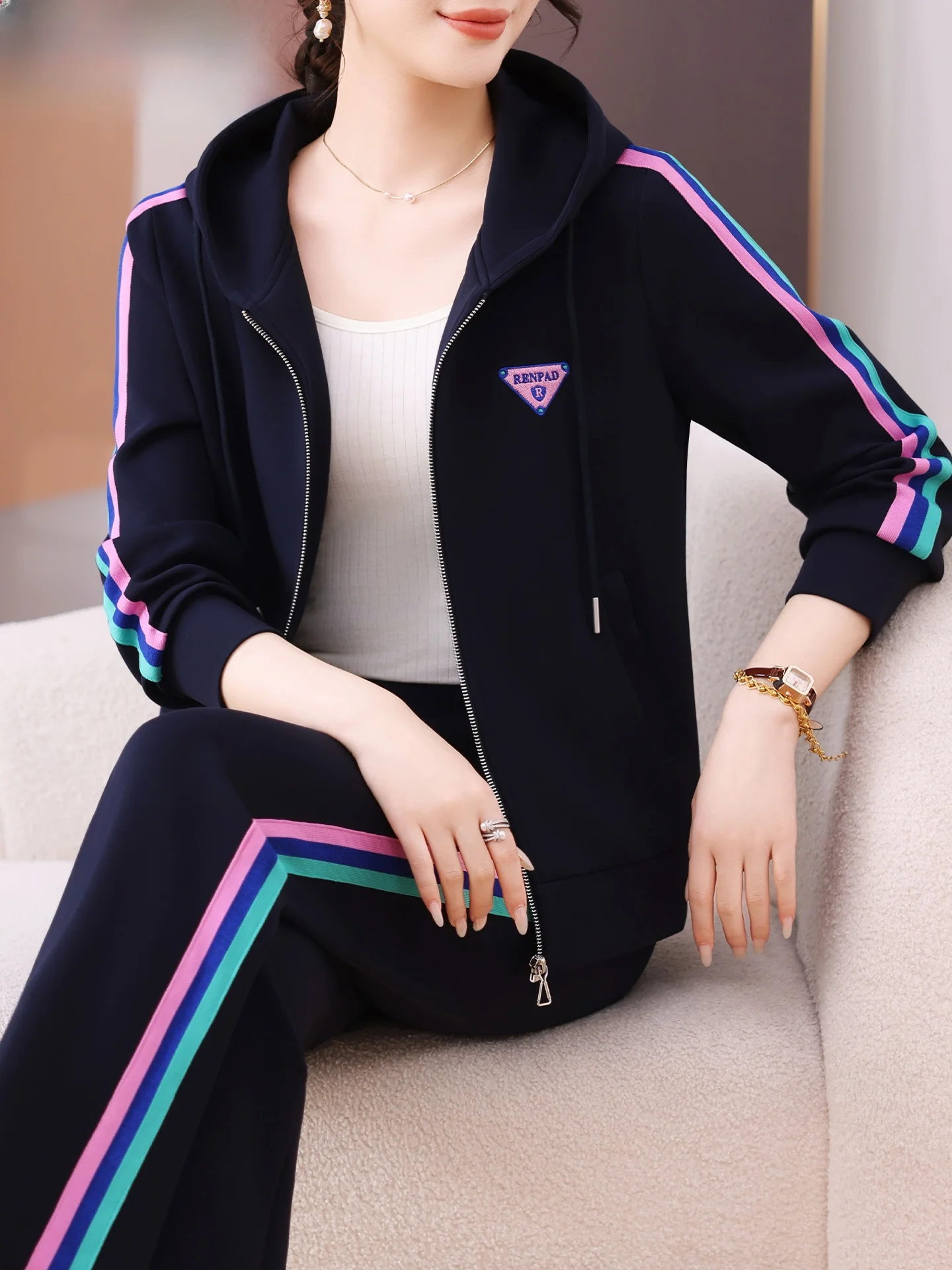 

Повседневный спортивный костюм-двойка с капюшоном для женщин среднего возраста: модный комплект для мам на весну и осень