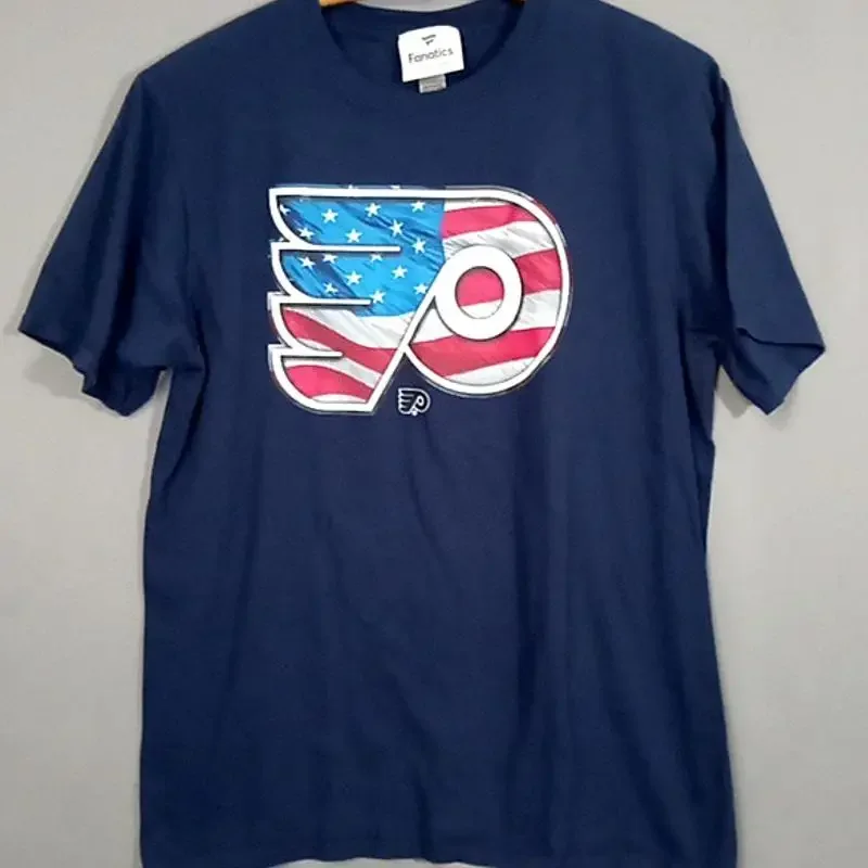 NWOT Fanatics T shirt Men's M 38 chest American Flag Flyers Hockey Logo