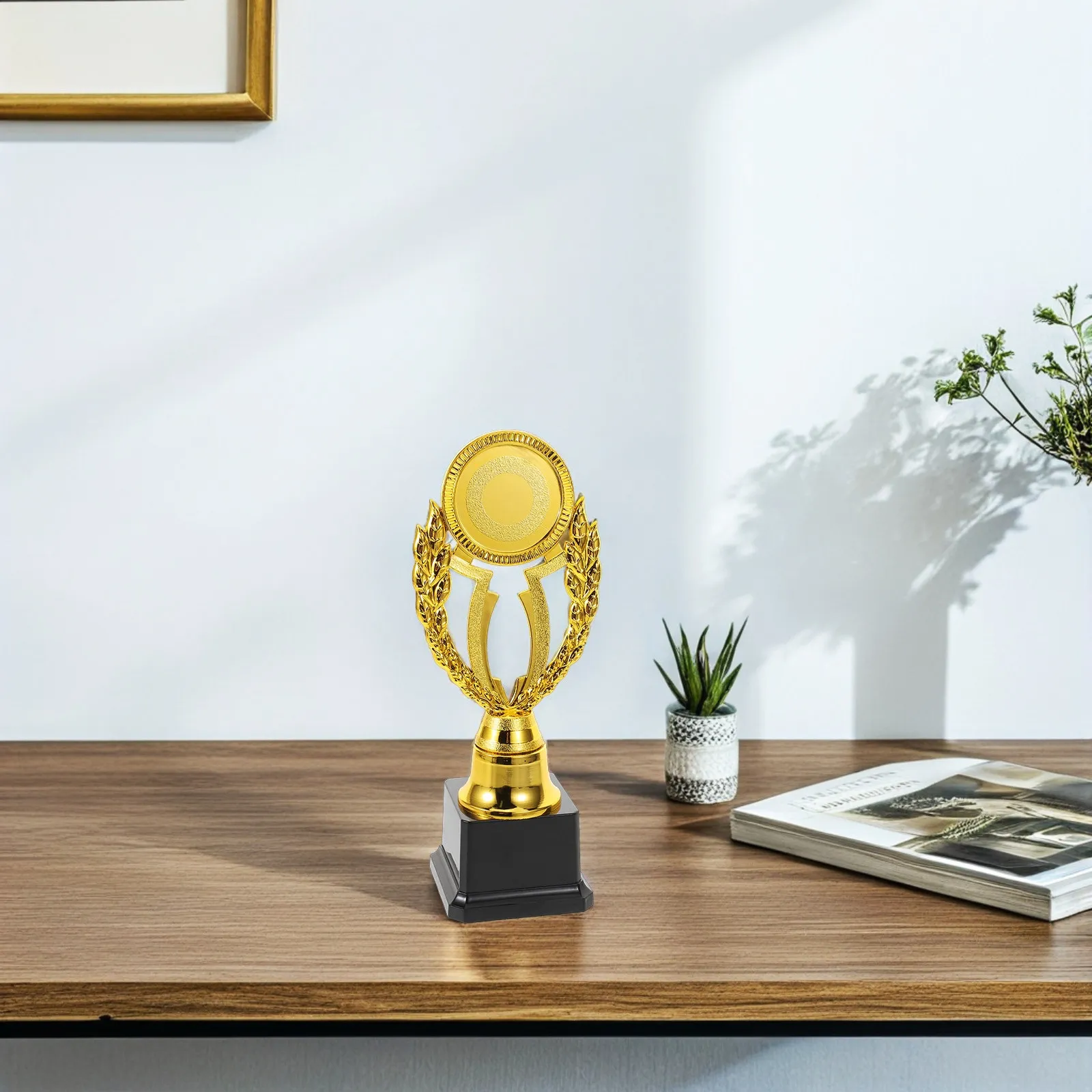 

Золотой пластиковый спортивный кубок, маленький приз для победителей соревнований, награда для вечеринок, класса, офиса, футбольный кубок, спортивные трофеи