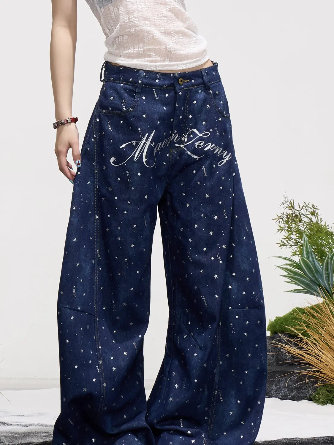 Calça Jeans Retrô Americana com Estampa de Estrelas e Letras, Unissex, Corte Limpo, Patchwork, Lavada, Perna Larga, para Casa...