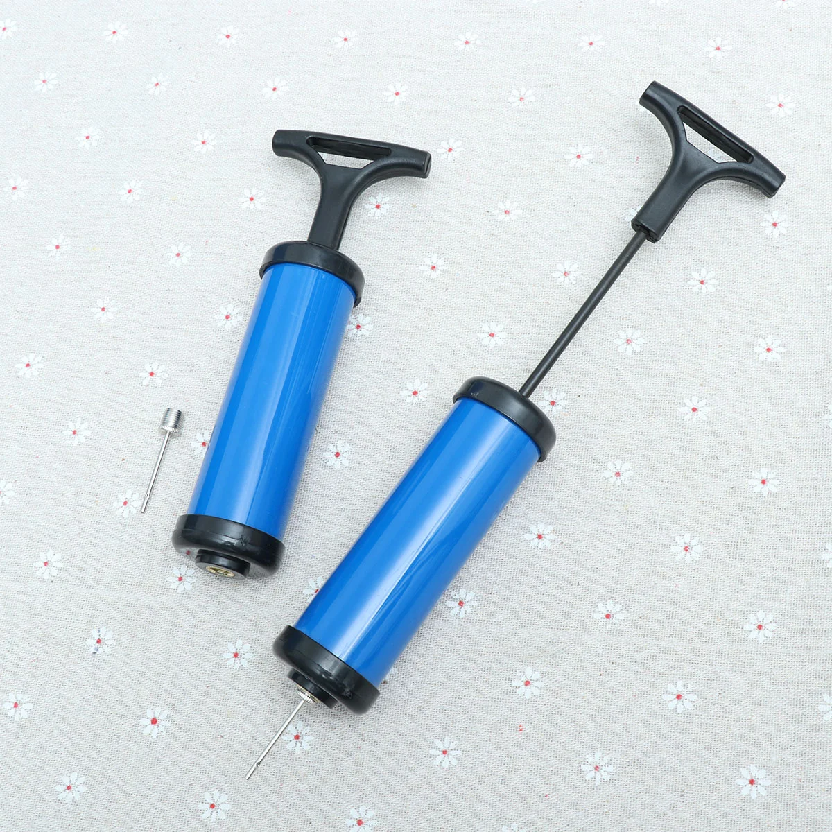 2Pcs Soccer Inflator Aerate Football Ball Pump with Needle Gasing Basketball Encourage Volleyball Bulging Gas Aeration Bucket (R