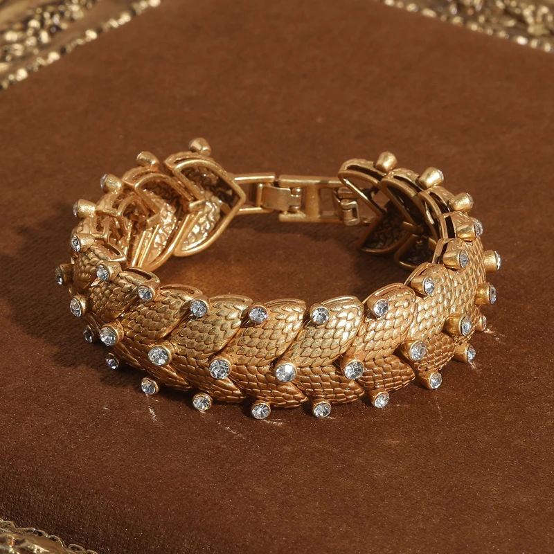 

Vintage Arrow Blocks Chain Gold Color Bracelets Antique Retro Jewelry Luxury For Women 2026 New Rhinestones Mother's Day Gifts