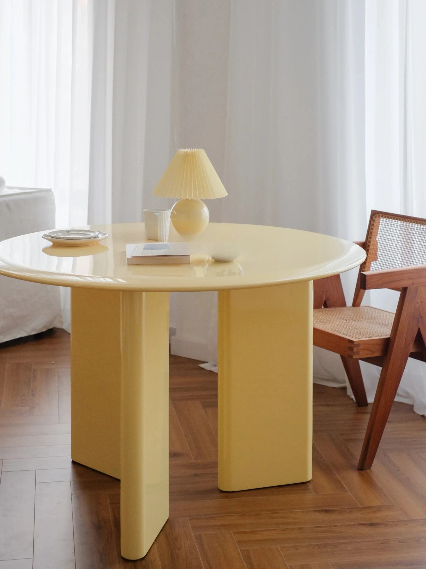 round Table Solid Wood Dining Table Home Nordic Simple Light Luxury Large Dining Italian round