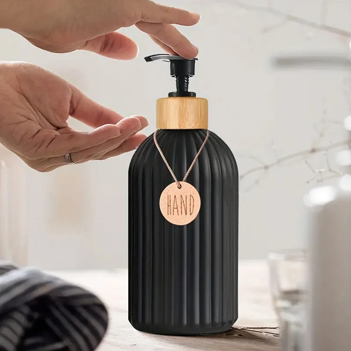 Matte Black Soap Dispenser Bottle for Shower Wall Refillable Shampoo Conditioner Bodywash Bottle with Wooden Tag