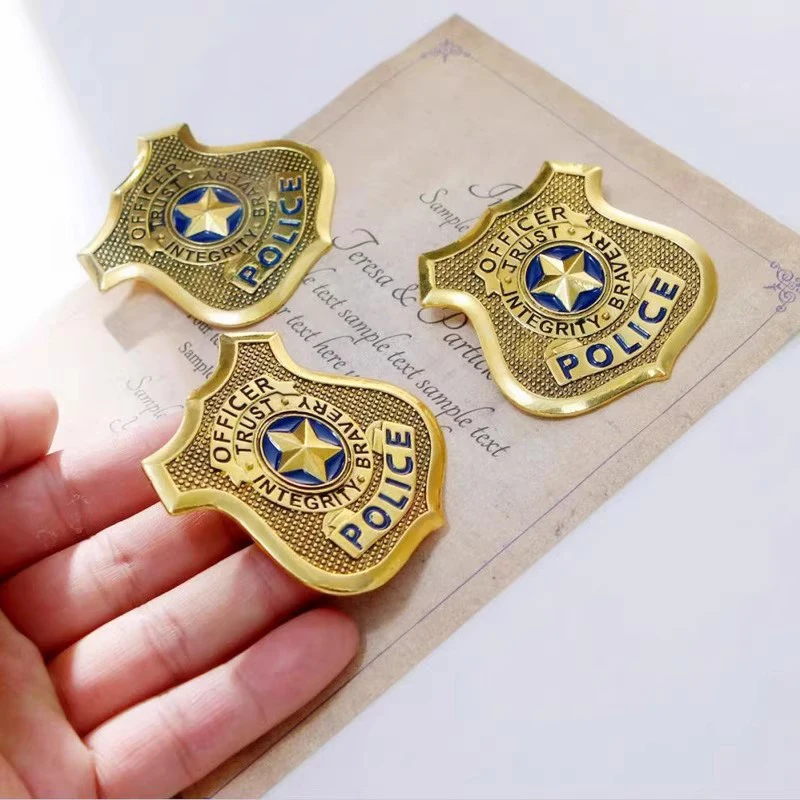 Broche de Anime Zootopia Judy Hopps, insignia de dibujos animados de Zootropolis, broche de Metal de policía, bolsa de ropa, Pin, accesorios, regalo de Navidad