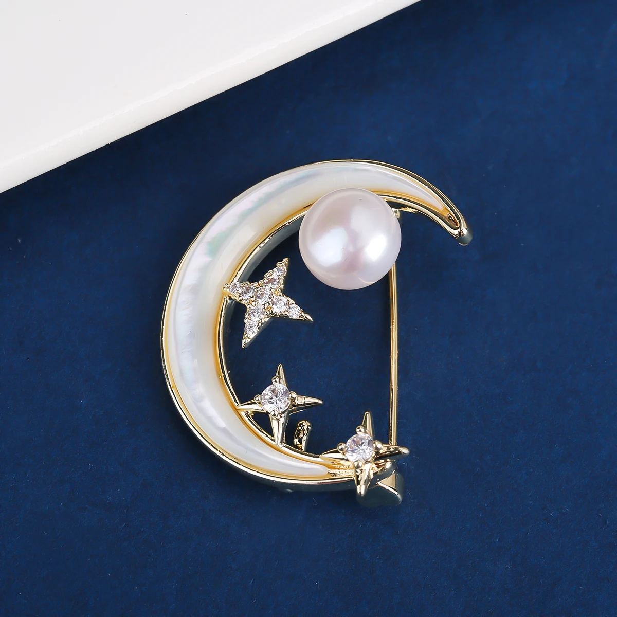 Light Luxury Niche Color Preservation Galvanized Zircon Luxury Inset Natural Shell Pearl Brooch Lady Wedding Party Jewelry Gift