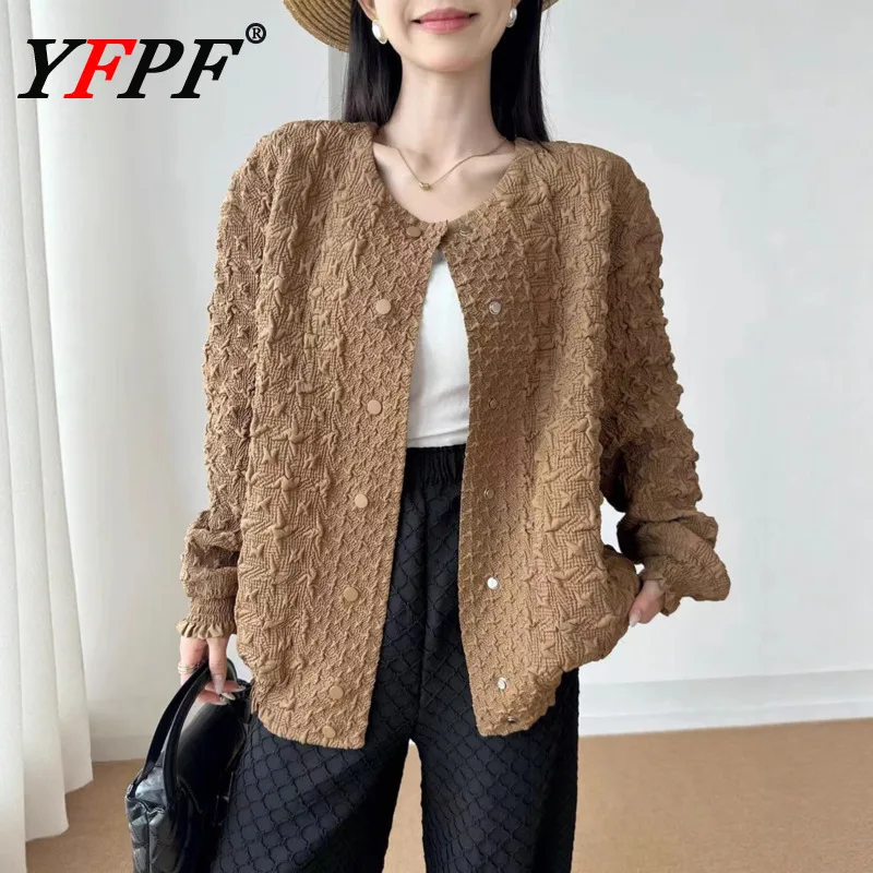 

YFPF Повседневная плиссированная дизайнерская блузка Женская мода с круглым вырезом и длинным рукавом, однотонная рубашка на пуговицах, универсальная новая одежда 2025 г.