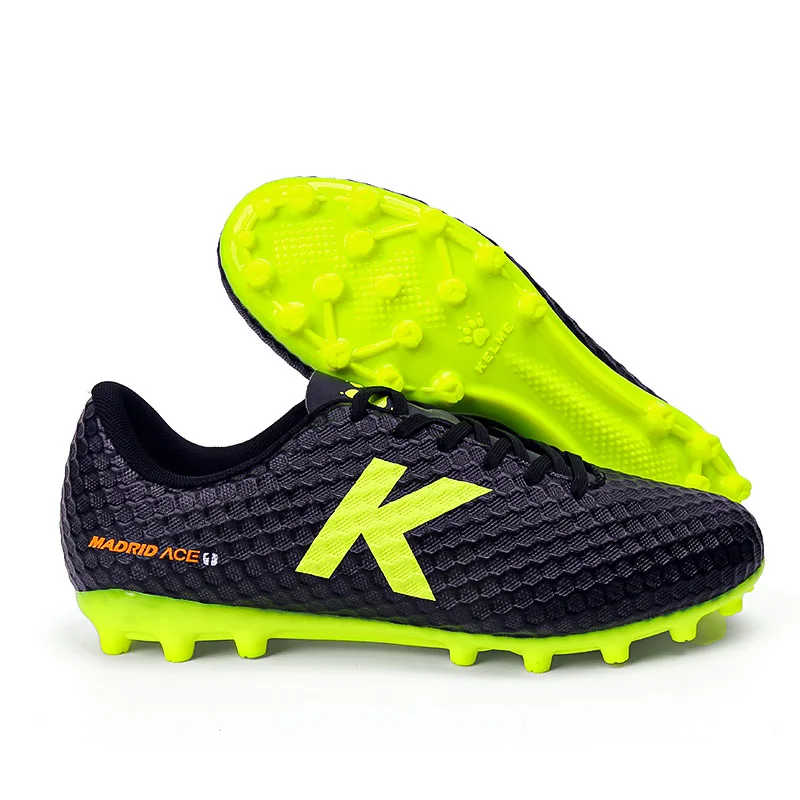 

Newly released, popular, casual, lightweight, breathable training soccer shoes. Sports shoes. Soccer shoes. Very good.