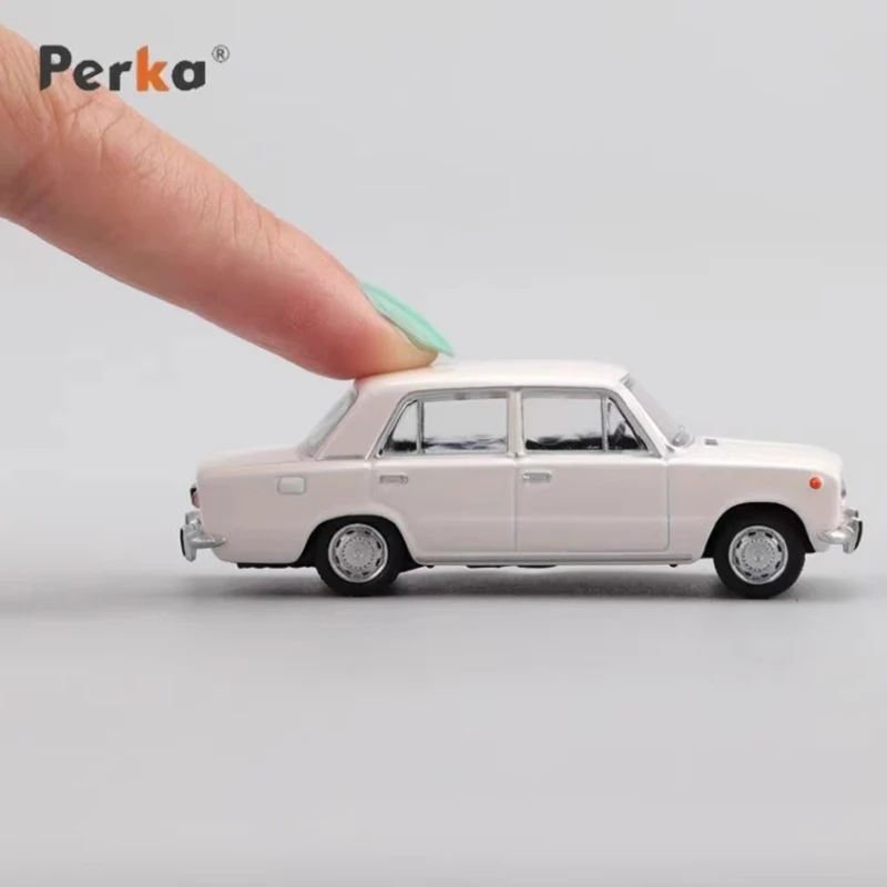 

Perka Diecast in stock 1:64 Scale LADA 2101 1970 Alloy Simulation Car Model Decoration Collection Gift Static Display
