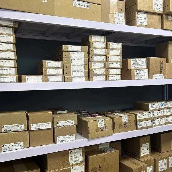 العلامة التجارية الجديدة Kollmorgen SERVOSTAR 620 S62000-550 محرك سيرفو أصلي أصلي، ضمان لمدة سنة واحدة، توصيل سريع مع العبوة