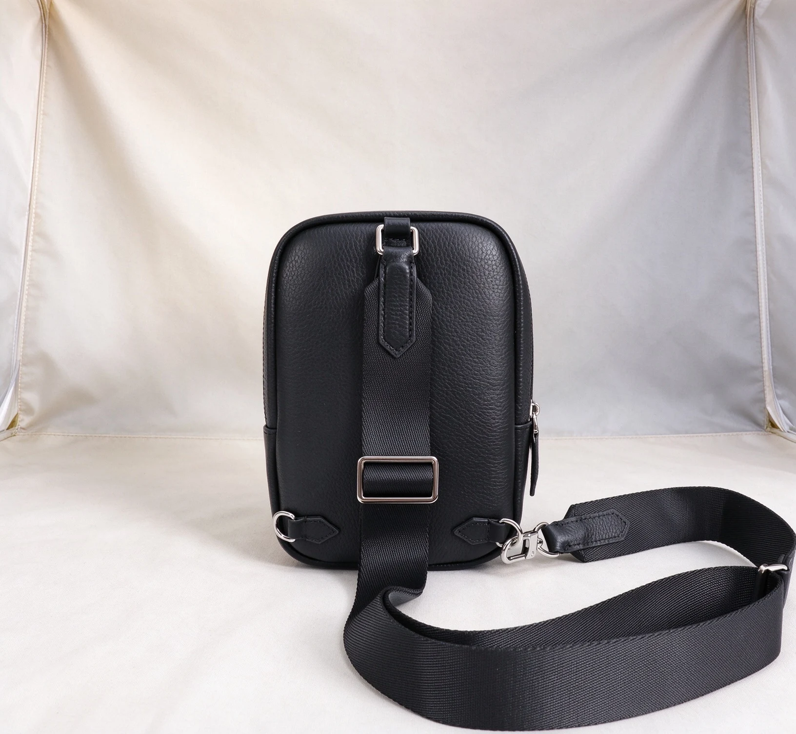 Men Single Shoulder Portable Crossbody Sling Bag, Casual Daily Carry Bag