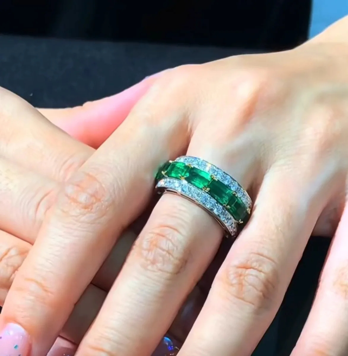 Vintage Lab Emerald Diamond Ring 100% Real 925 Sterling Silver Party Wedding Band Pierścionki dla kobiet Mężczyźni Biżuteria zaręczynowa