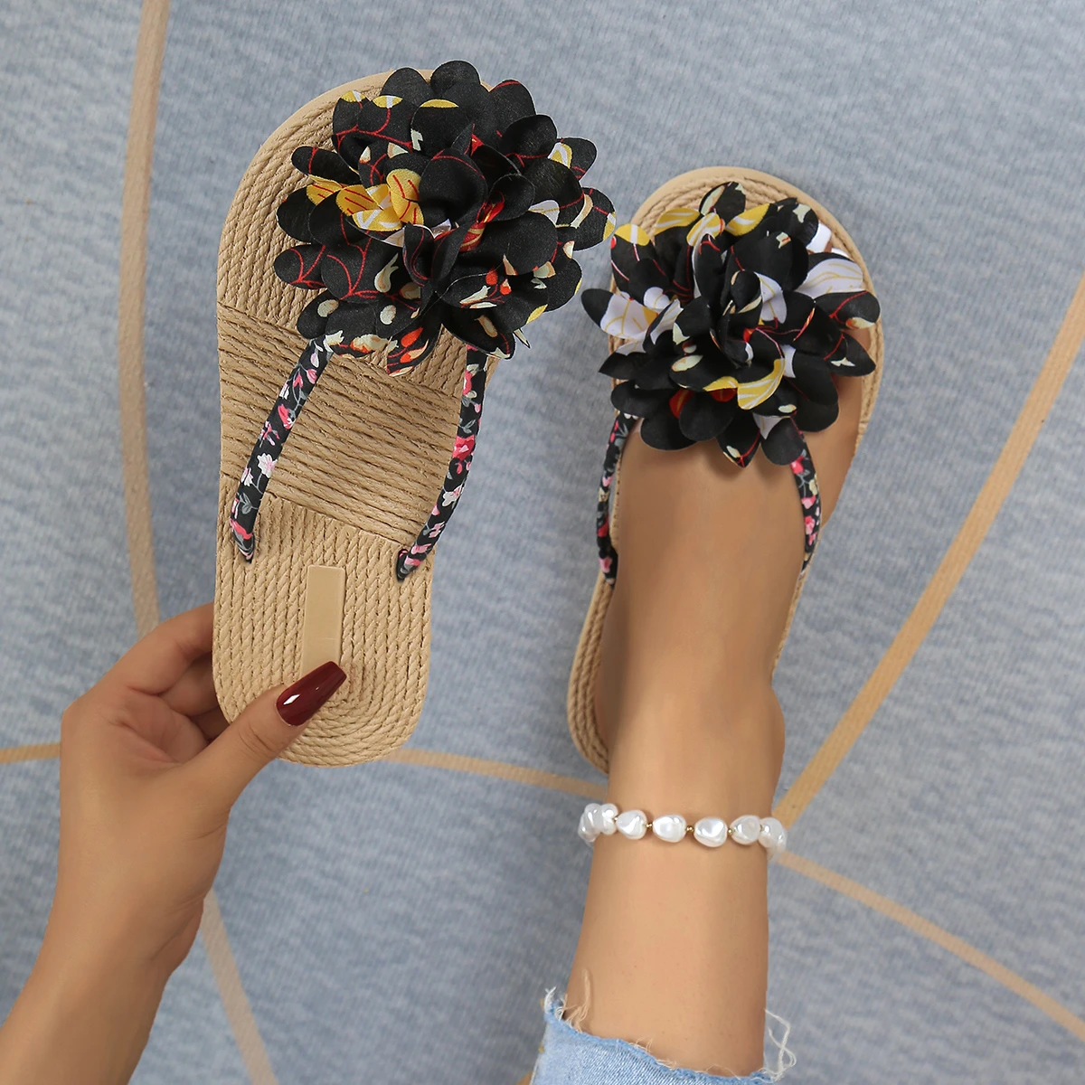 Women Slippers Summer New Fashion Flat Sandals Holographic Braided Floral Pattern Beach Flip Flops Slippers Women Slides Women