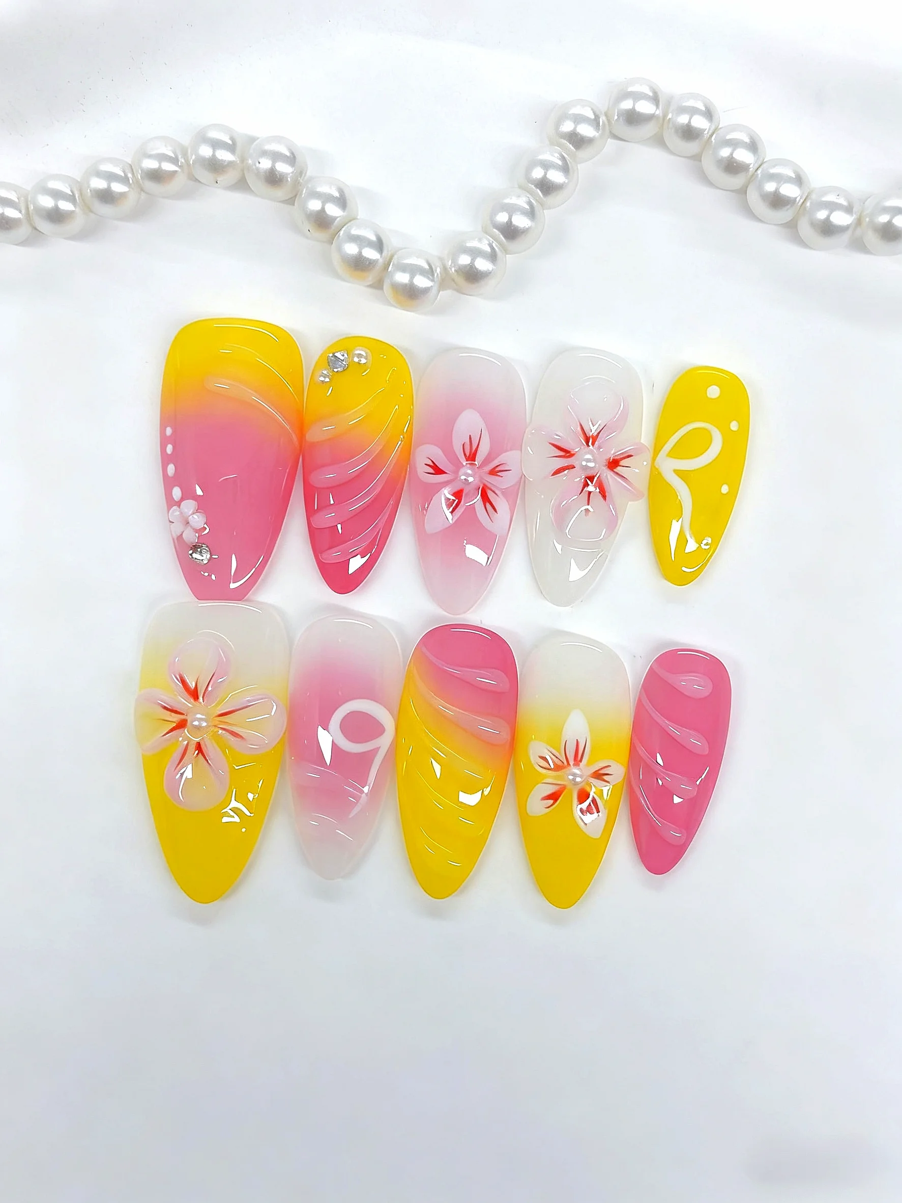 

Chic 3D Flower Press on Nails - Long Almond Shape with Gradient Colors（D536）