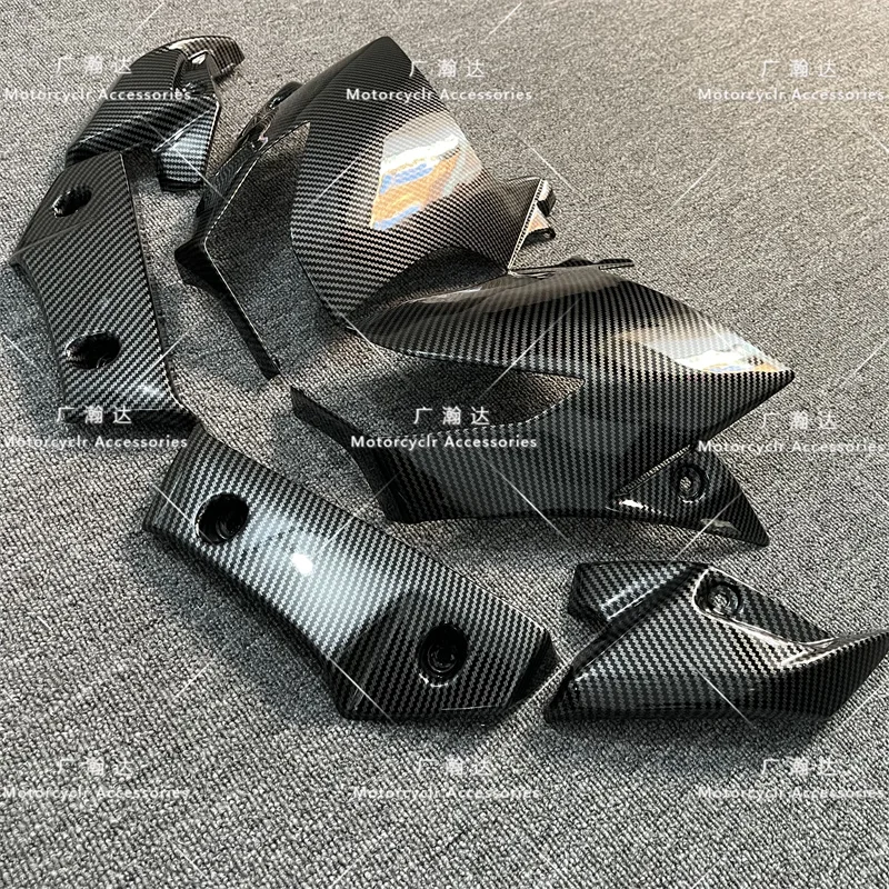 Applicable to GSR400 GSR600 motorcycle fuel tank side panel front turn signal light cowling water tank cover guard hood cowling