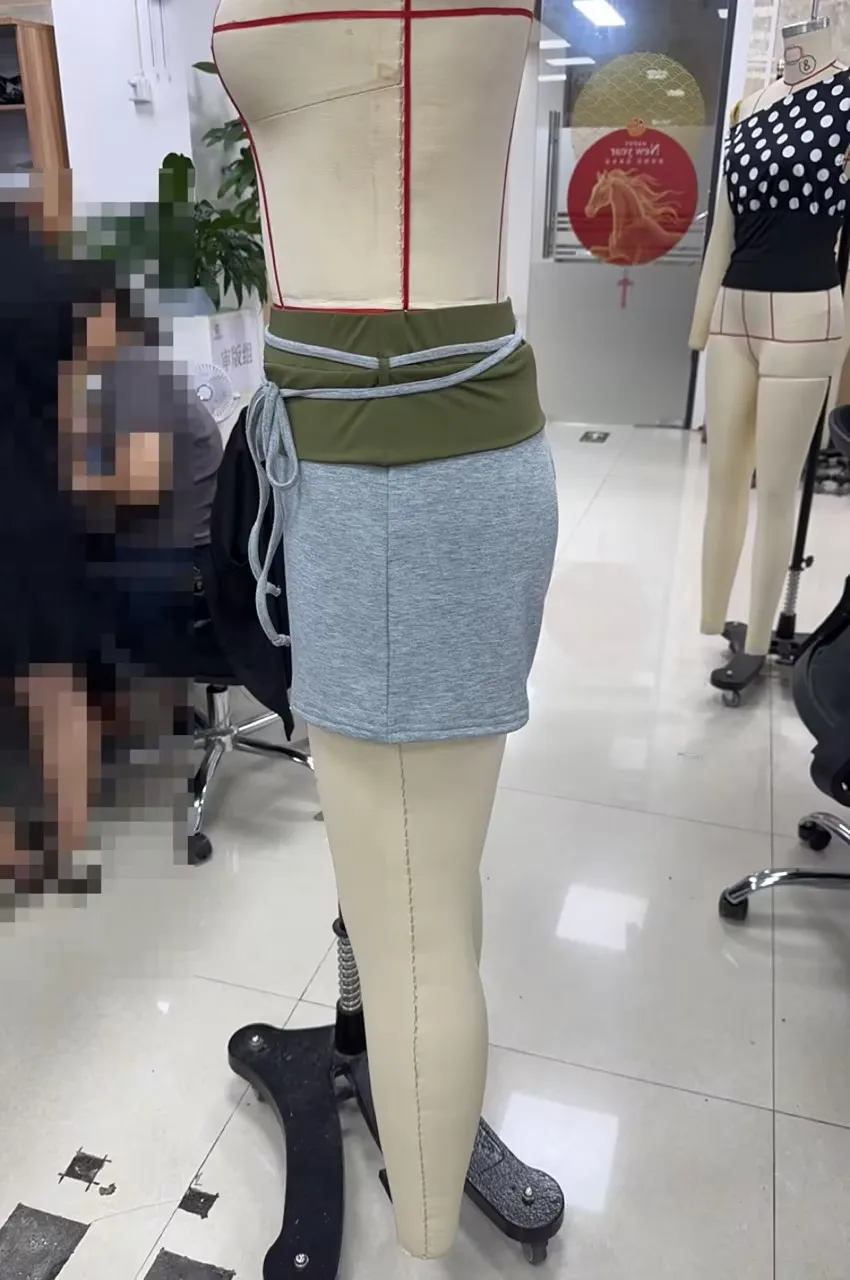 

Women’s Contrast Color Micro Shorts Casual Fold Over Waist Slim Fit Skinny Shorts Streetwear Shorts