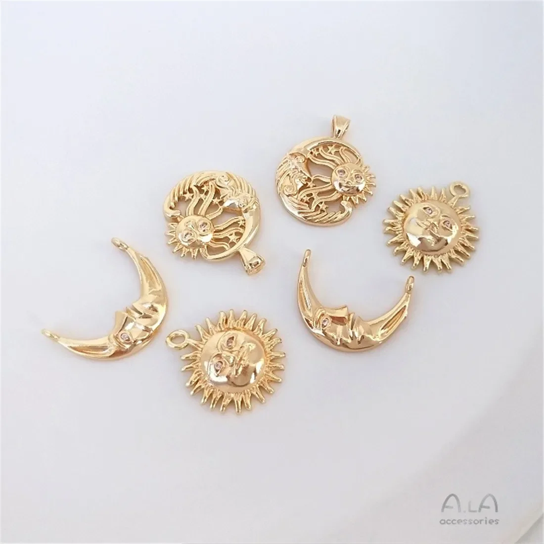 

14K Gold-plated Copper Plated Real Gold Moon Sun Face Pendant with Star and Moon Inlaid Zirconia DIY Jewelry Necklace D020