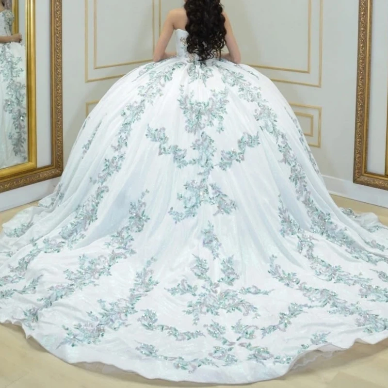 Jasnoniebieskie błyszczące sukienki Quinceanera Suknia balowa z odkrytymi ramionami Sweet 16 Sukienka z aplikacjami Koronkowe koraliki Tull Birthday Party Vestidos 15