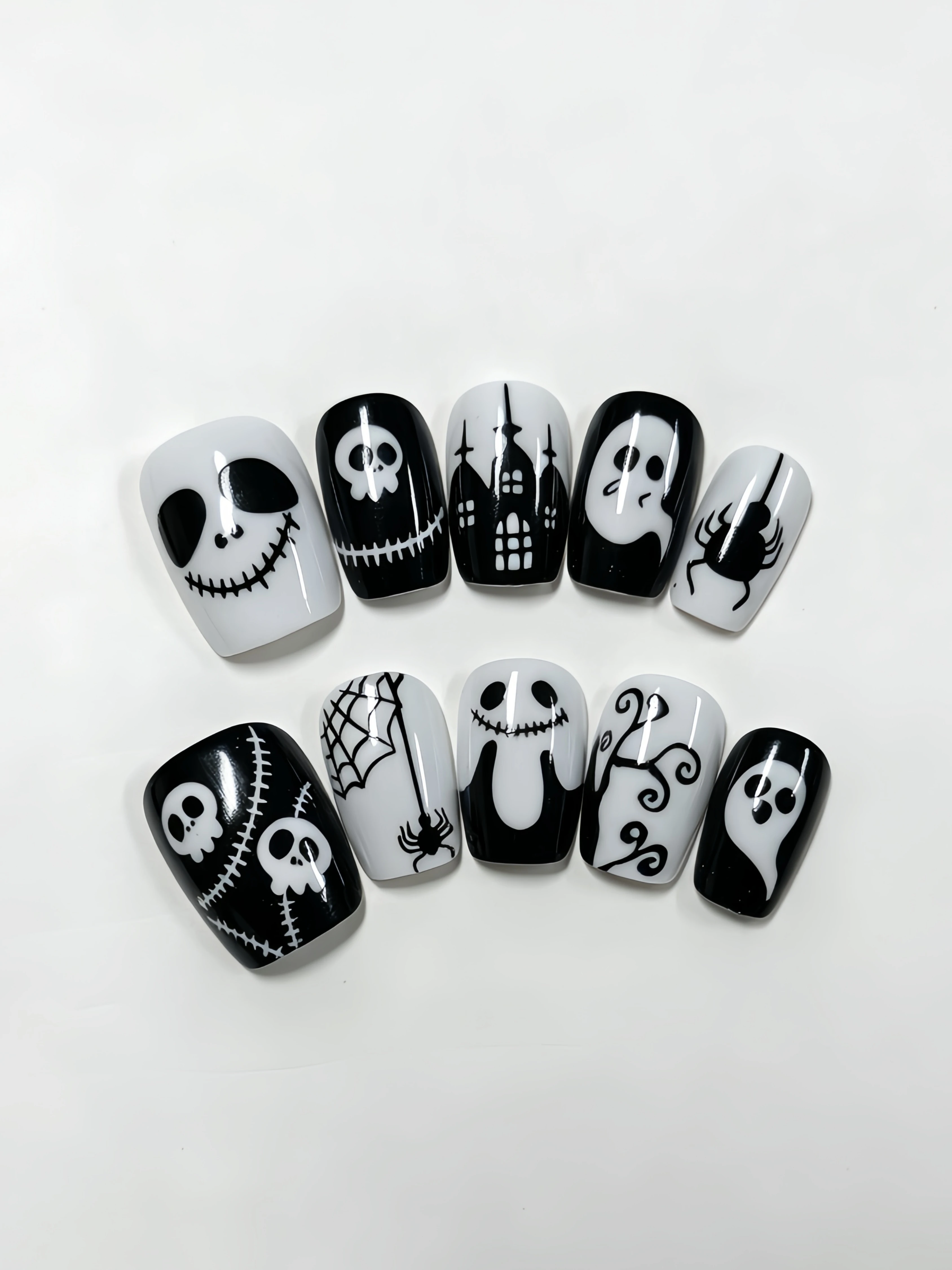 10 Short Square-Shaped Wearable Nails, Black and White Halloween Skeleton Ghost Fake Nails, the Nightmare before Christmas Hand-Painted Spider Castle Nail Stickers