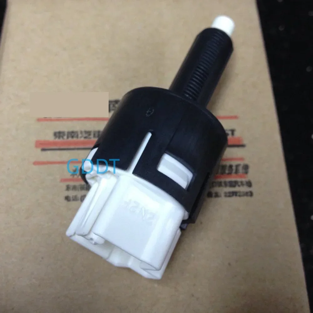 1 Piece 4 Pin Lamp Switch for Lancer CX CY CZ Brake Lamp Switch for Outlander CU Light Control for Pajero V90 8614A018