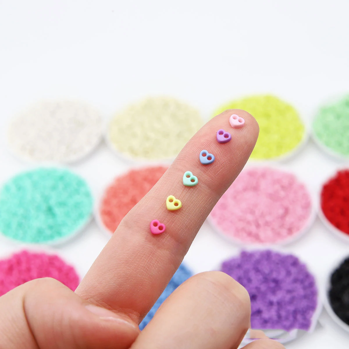 4mm Mini guziki w kształcie serca żywica bardzo mały guzik dla majsterkowiczów rzemiosło szycia lalki ubrania ślubne swetry tworzenie kartek Scrapbooking