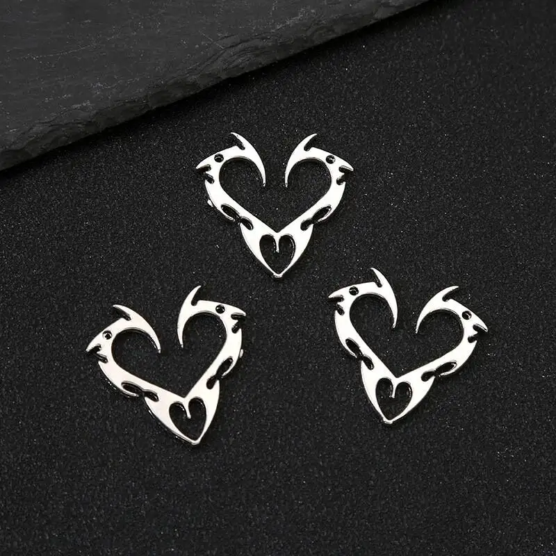 5pcs 32x32mm Hollow Flame Heart Charms Korean Fashion Cool Pendant Designer Charms Fit Jewelry Making DIY Jewelry Findings