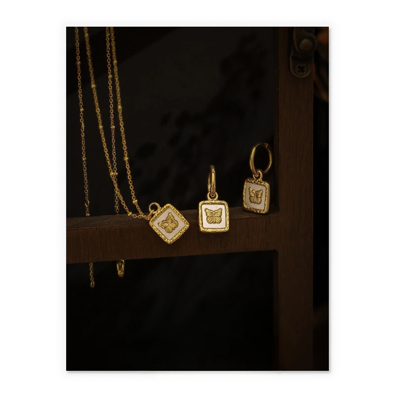 

French retro exquisite natural shell butterfly pendant titanium steel mother shell necklace set