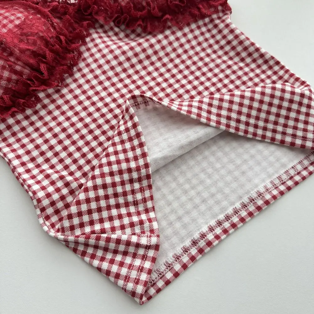 เสื้อครอปแขนกุดสไตล์สาวเปรี้ยว คอวี ผ้าตาข่ายลายจุด เสื้อสายเดี่ยวผู้หญิง ทรงเข้ารูป หวานซ่อนเปรี้ยว ผ้าลูกไม้ พร้อมฟองน้ำเสริมทรง เหมาะสำหรับใส่ไปทะเล