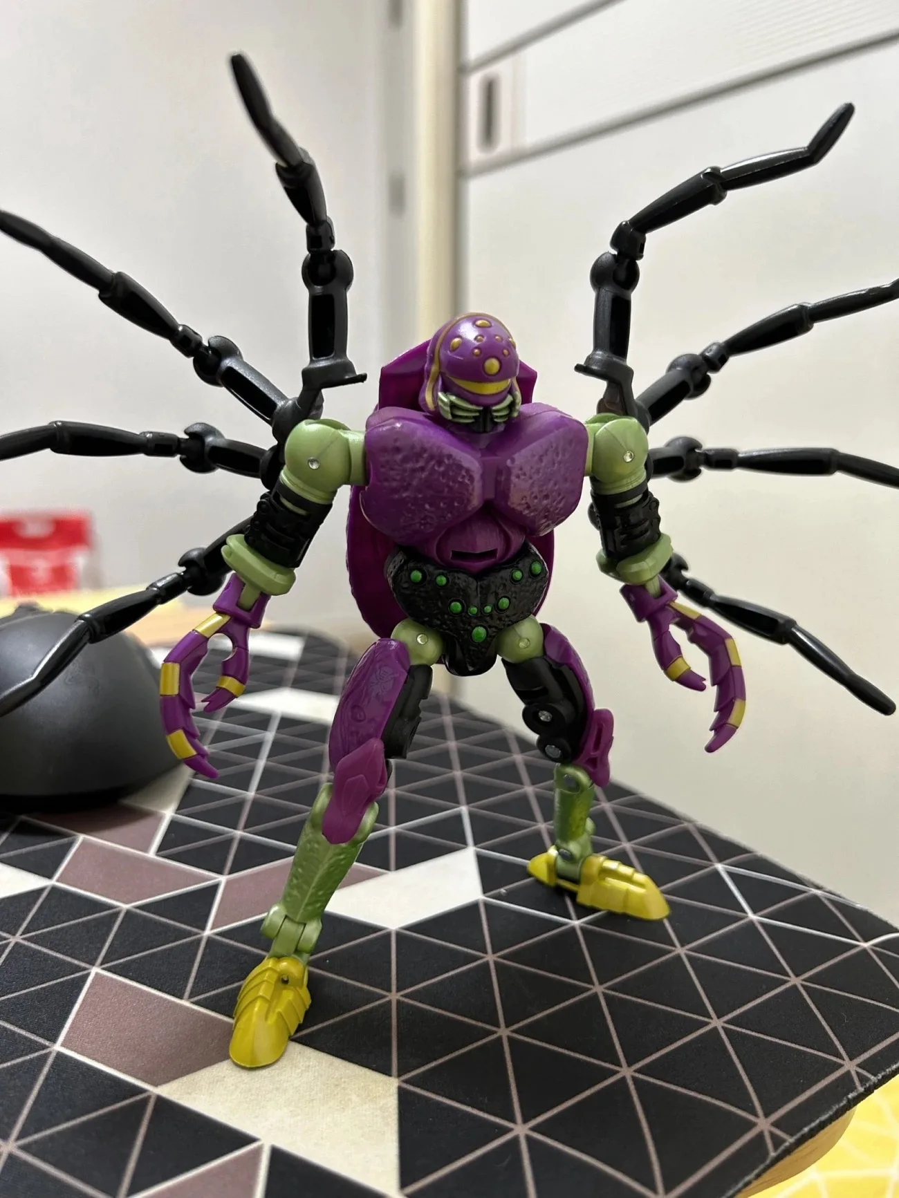 재고 있음 Hasbro 변환 레거시 Tarantulas Evolution 시리즈 디럭스 클래스 13CM 장난감 로봇 액션 피규어 어린이 선물 애니메이션