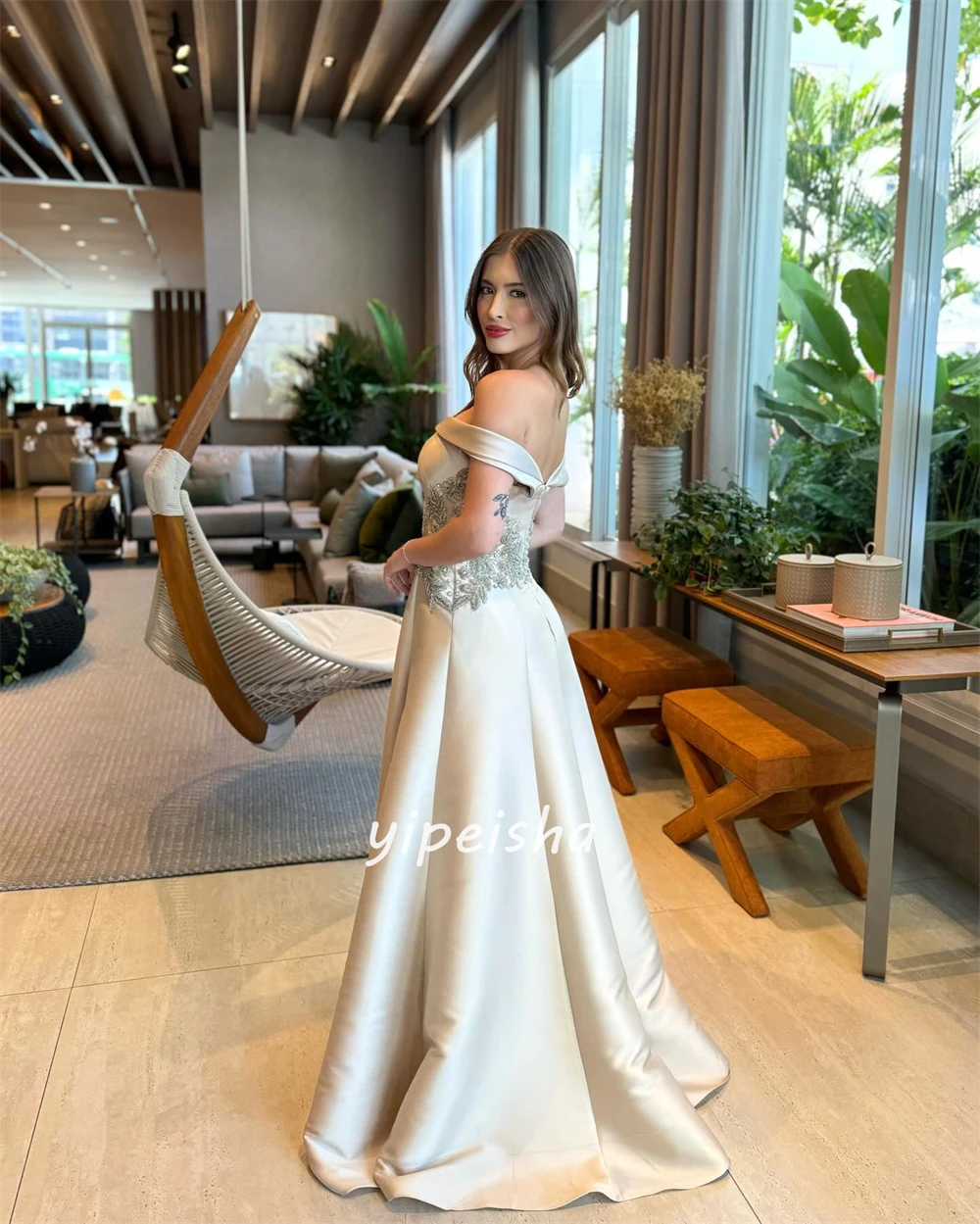 Dostosowane wykwintne cekinowe wzory Marszczona linia A Długie sukienki z odkrytymi ramionami Suknie balowe Wysokiej jakości seksowny blask Matchin