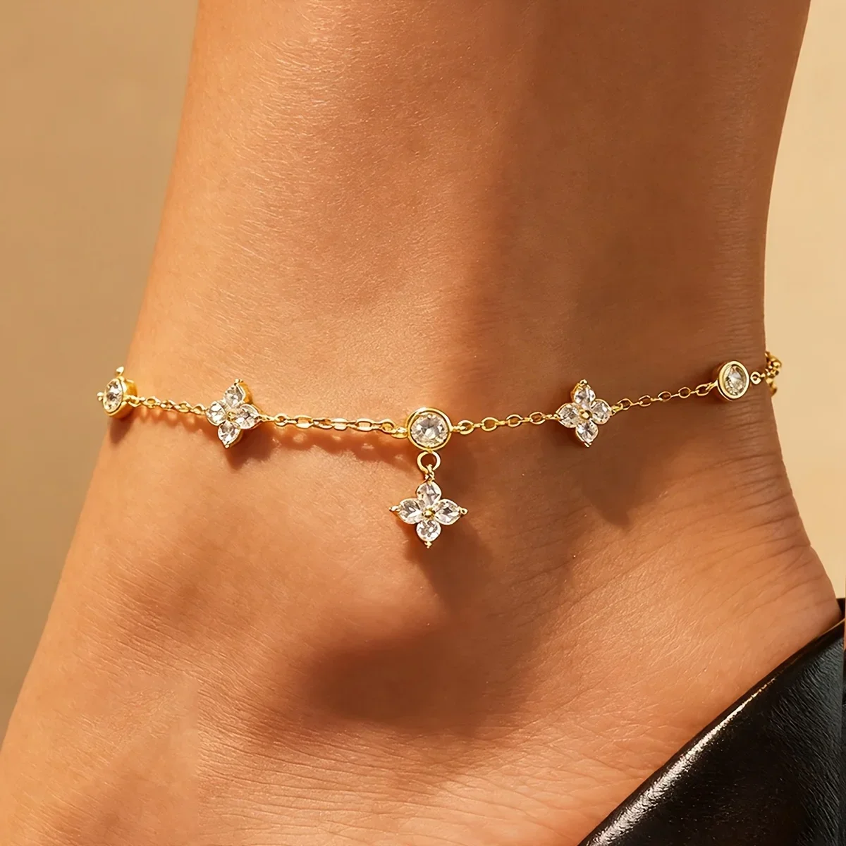 1pc of Exquisite Lucky Flower Design Copper Pendant Anklet for Women, Suitable for Beach Daily Wear, a Beautiful Gift for Women